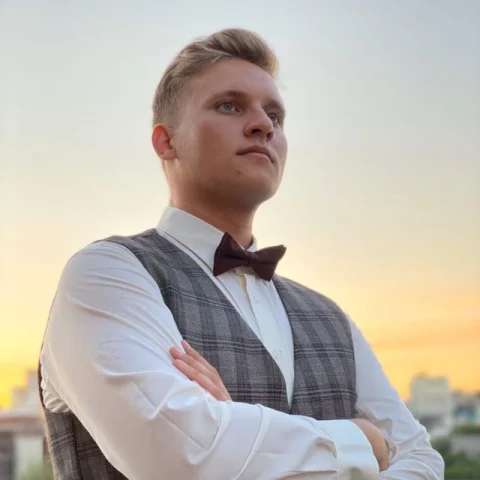 Максим Суворов